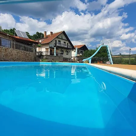 “nadezhda” Vila *